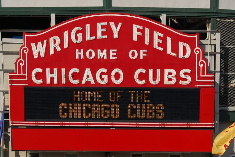 Chicago Cubs look to expand trademark of W logo